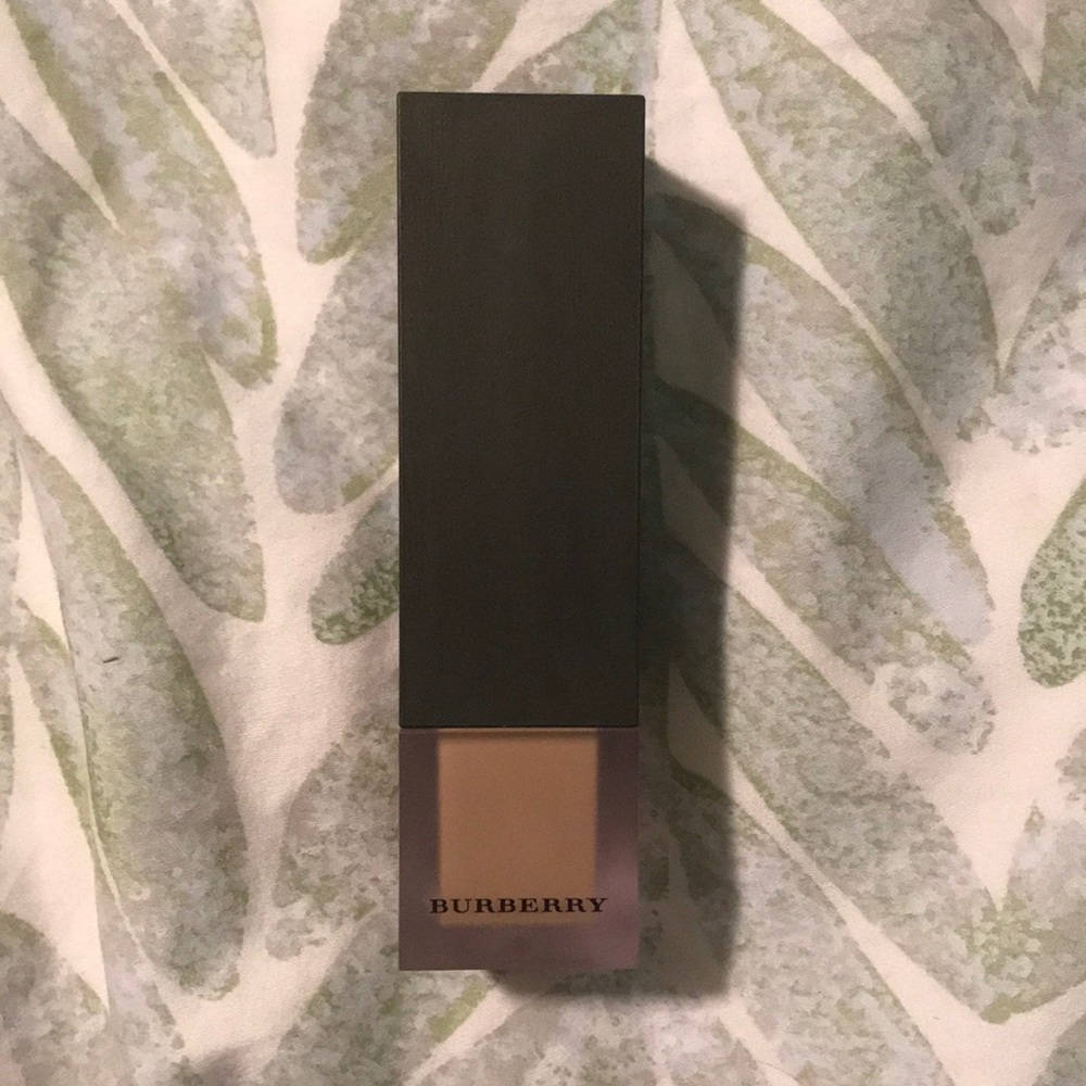 Burberry Velvet Foundation
